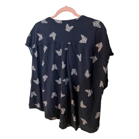 A cute Boston terrier blouse by Torrid in size 1X - Picture 7 of 7